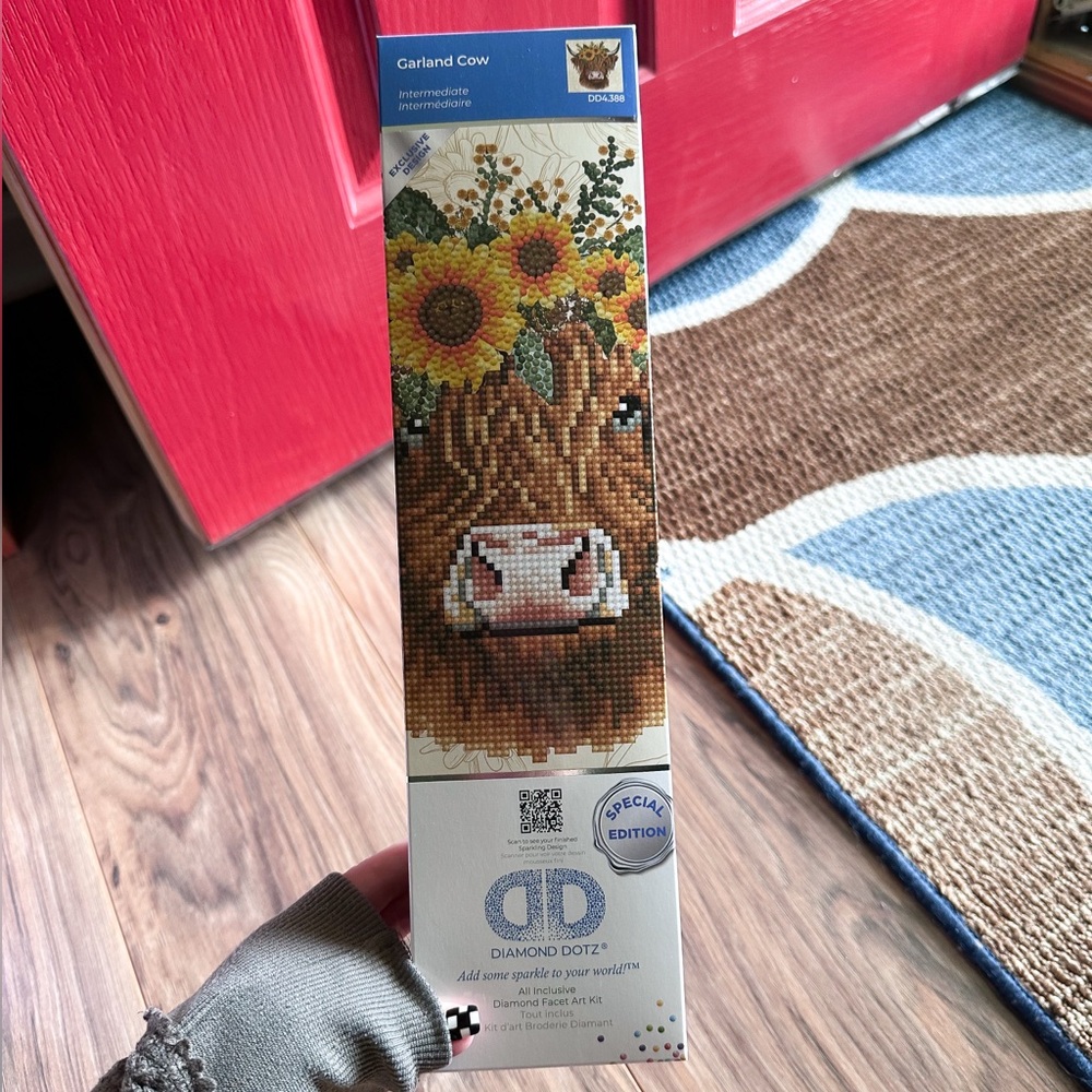 DiamondDotz Diamond Art Kit - Garland Cow - never opened